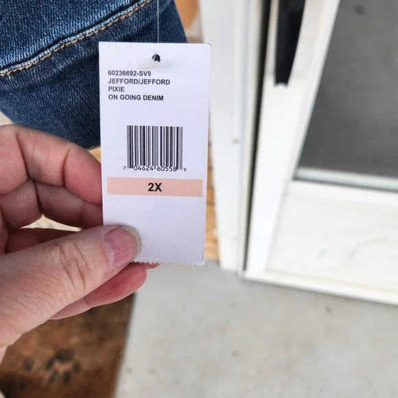 Jessica Simpson Jean Jacket - Picture 4 of 7